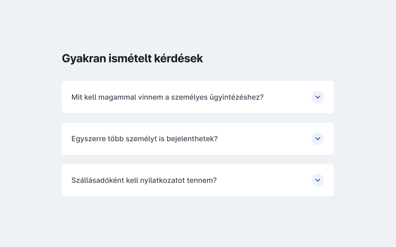 Egy gyakran ismételt kérdéseket tartalmazó felület, ahol a kérdések accordion komponensekben jelennek meg.